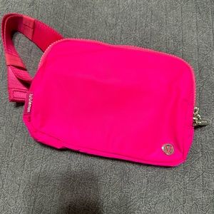 Lululemon sonic pink 2L belt bag